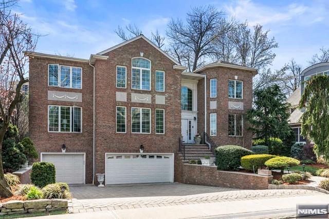 50 Claremont Road, Fort Lee, New Jersey - 5 Bedrooms  
6 Bathrooms  
13 Rooms - 