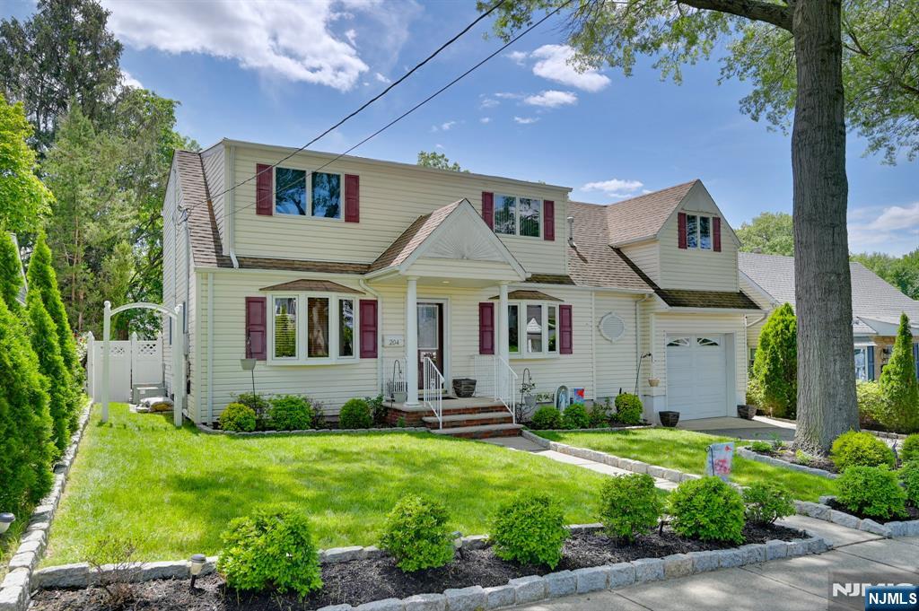 Property for Sale at 204 Stavola Place, Maywood, New Jersey - Bedrooms: 3 
Bathrooms: 2 
Rooms: 9  - $739,000