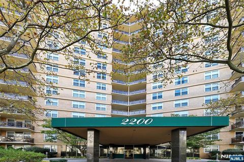 Photo of 2200 N Central Road #10 J, Fort Lee, NJ 07024 (MLS # 25038501) Photo of 2200 N Central Road #10 J, Fort Lee, NJ 07024 (MLS # 25038501)