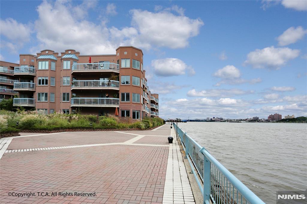 404 Jefferson Court PH4