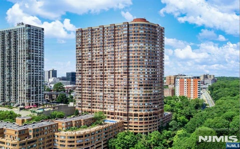 Photo of 100 Old Palisade Road #1813, Fort Lee, NJ 07024 (MLS # 26040254)