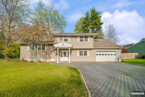 Photo of 18 Carter Street, Norwood, NJ 07648 (MLS # 26015274)