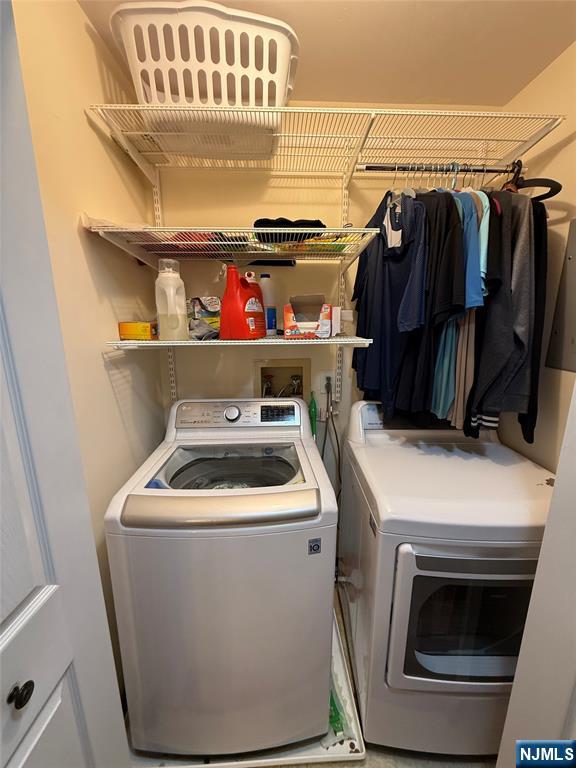 Mahwah, New Jersey 07430, United States, 2 Bedrooms Bedrooms, ,3 BathroomsBathrooms,Residential,Pending,181736