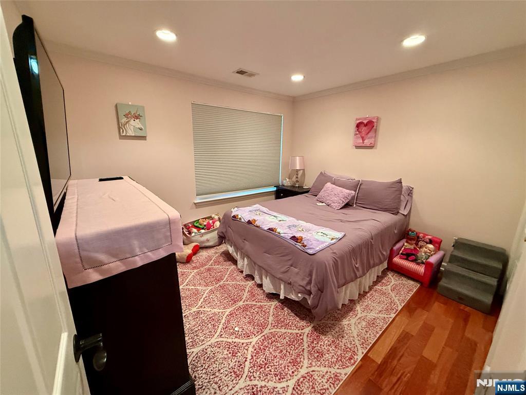 Mahwah, New Jersey 07430, United States, 2 Bedrooms Bedrooms, ,3 BathroomsBathrooms,Residential,Pending,181736