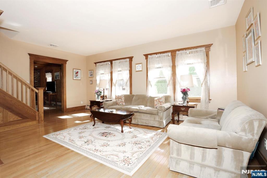 116 W Quackenbush Avenue