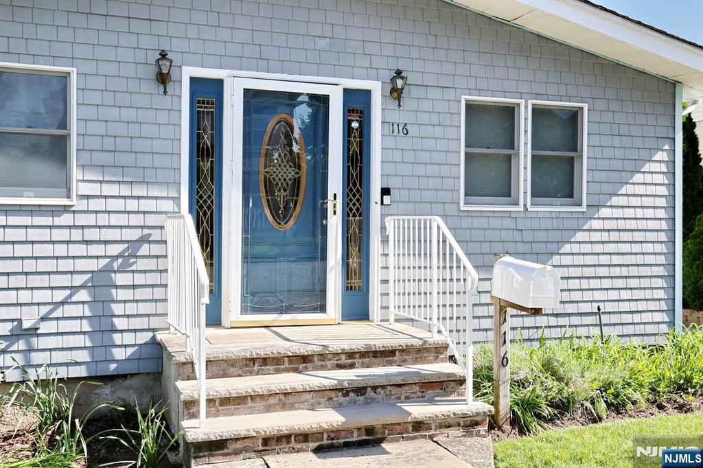 116 W Quackenbush Avenue