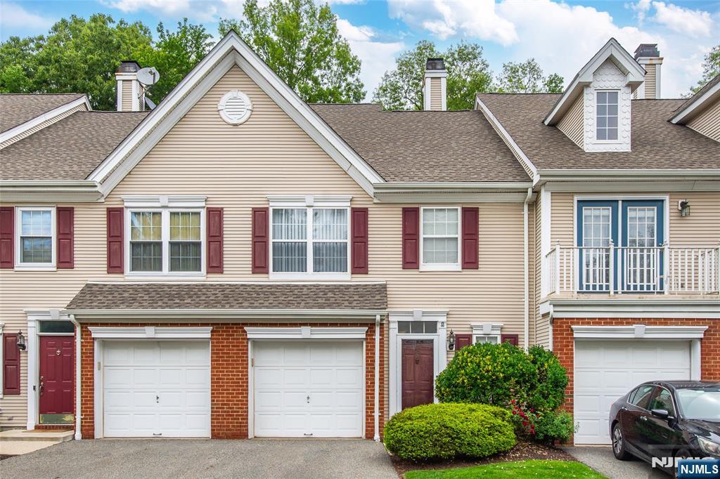 Rental Property at 76 Washington Ct, Montville Twp, New Jersey - Bedrooms: 2 
Bathrooms: 3 
Rooms: 6  - $3,500 MO.