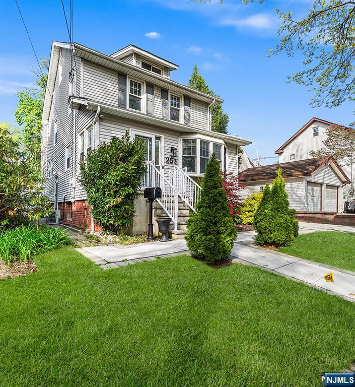 253 Maplewood Avenue