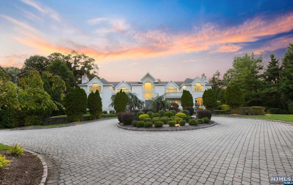 Photo of 51 Chestnut Ridge Road, Saddle River, NJ 07458 (MLS # 24030293)