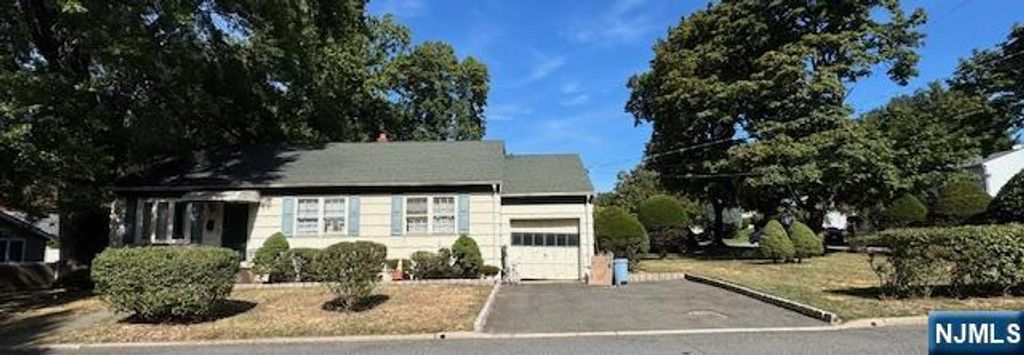 Photo of 41 Monument Place, Cresskill, NJ 07626 (MLS # 25035047)