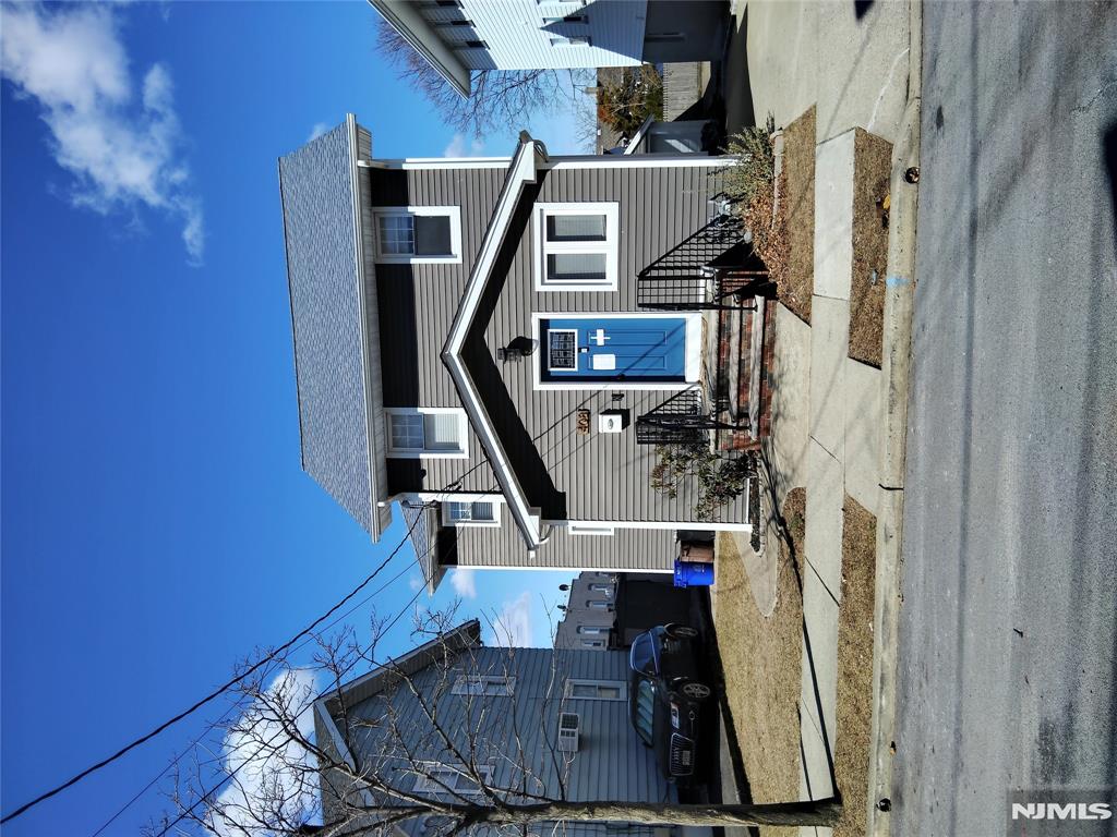 408 Jefferson St, House, Carlstadt, New Jersey - 3 Bedrooms  
2 Bathrooms  
7 Rooms - 