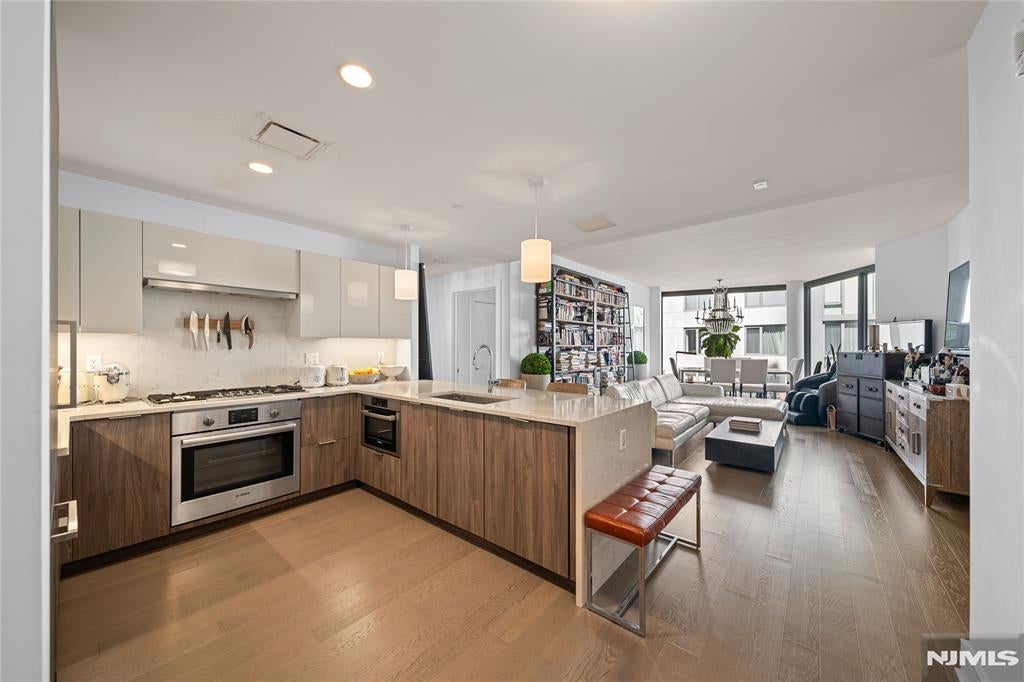 9 Ave At Port Imperial 414