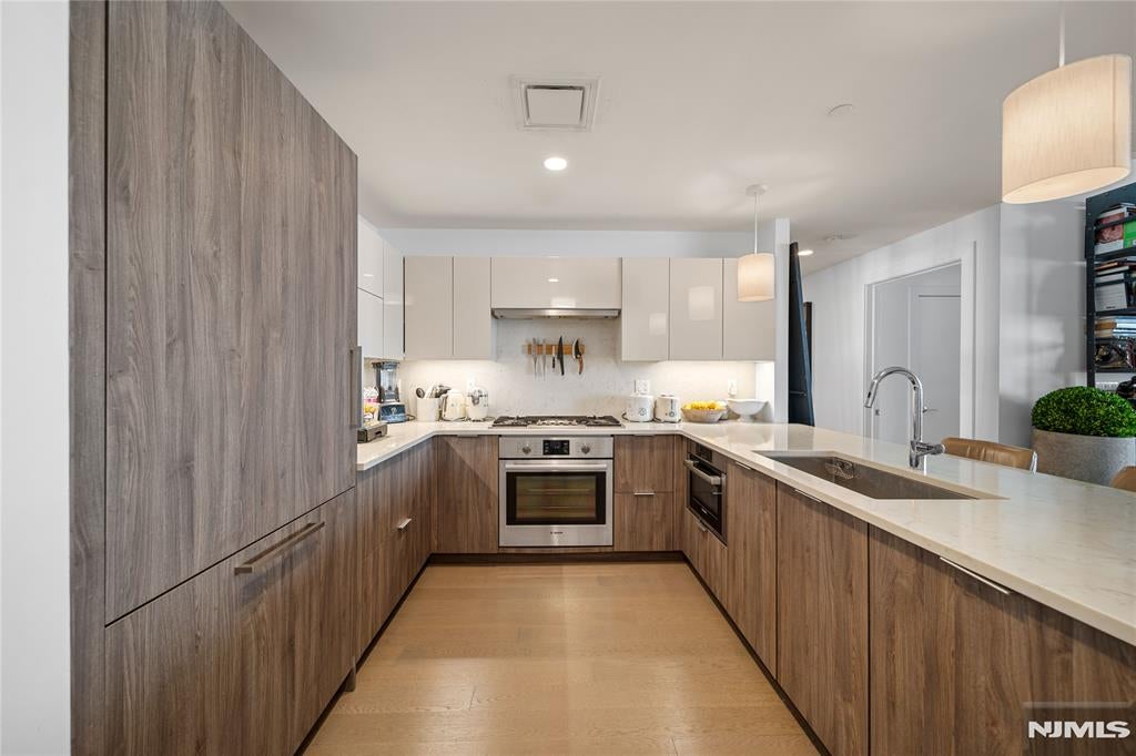 9 Ave At Port Imperial 414