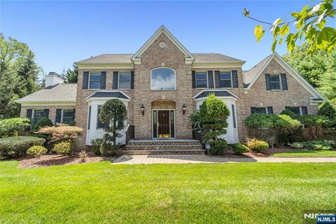 Photo of 4 Michelle Court, Harrington Park, NJ 07640 (MLS # 25028244)