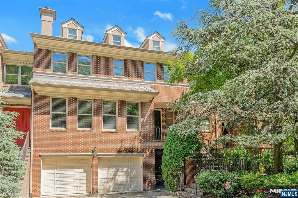 4 Ascot Way