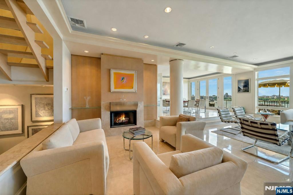 4 Ascot Way