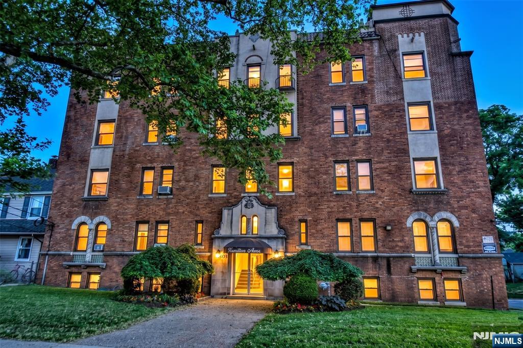303 Hamilton Place A4
