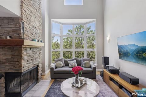 310 Hancock Court Edgewater NJ 07020