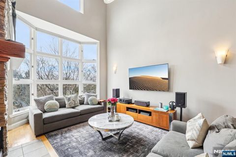310 Hancock Court Edgewater NJ 07020