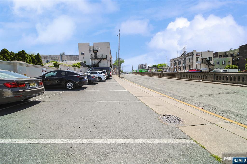 1 W Columbia Avenue 1