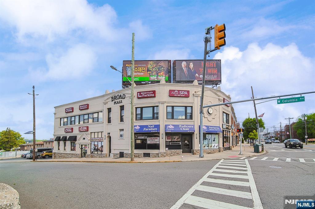 1 W Columbia Avenue 1