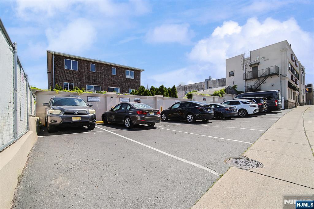 1 W Columbia Avenue 1