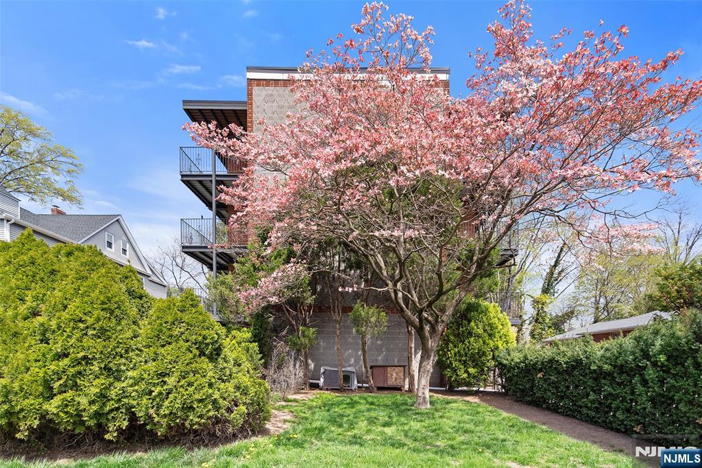 Rental Property at 64 Poplar Ave 8B, Hackensack, New Jersey - Bathrooms: 1 
Rooms: 1  - $1,300 MO.