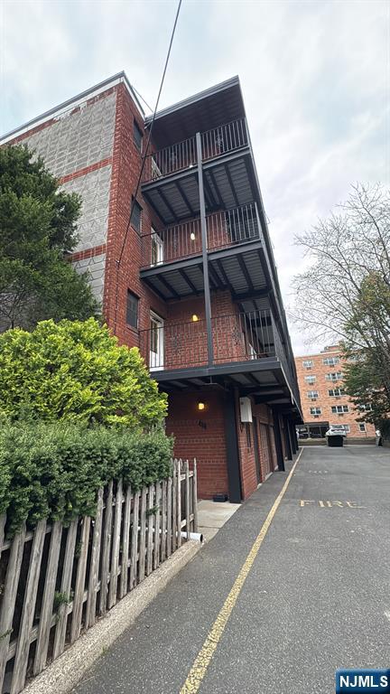 64 Poplar Ave 8B, Hackensack, New Jersey - 1 Bathrooms  
1 Rooms - 