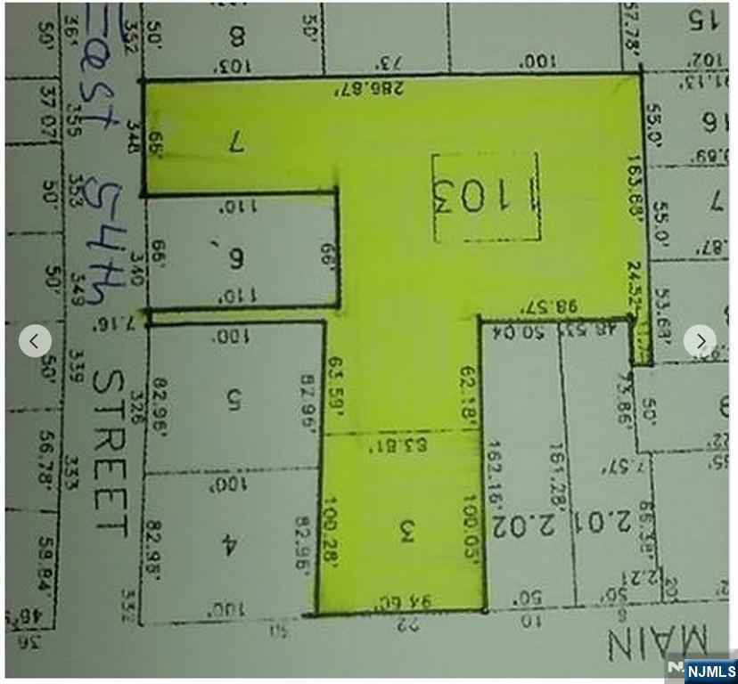 Main image without alt text