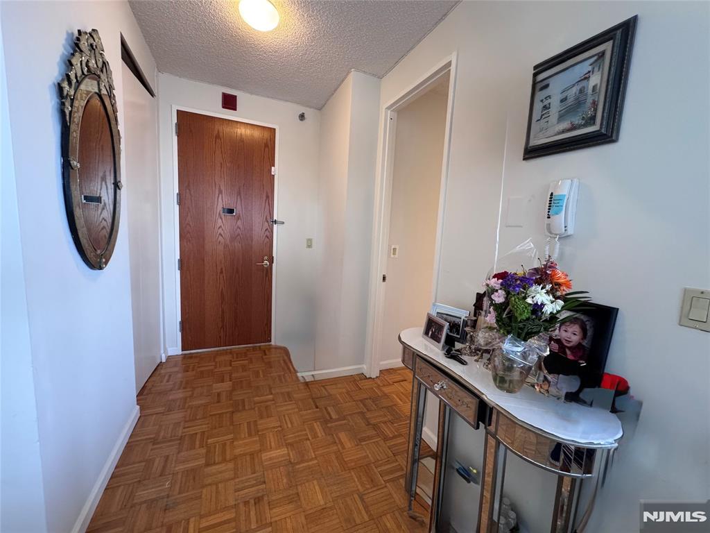 100 Carlyle 5J North