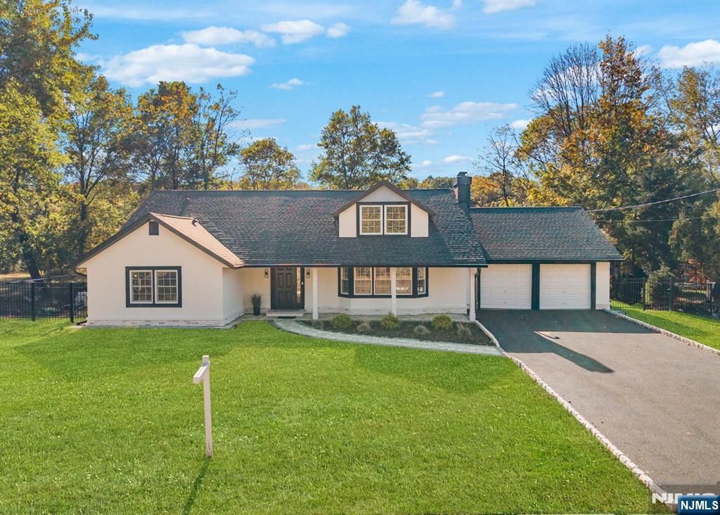 Photo of 29 Thackeray Road, Oakland, NJ 07436 (MLS # 25036233)