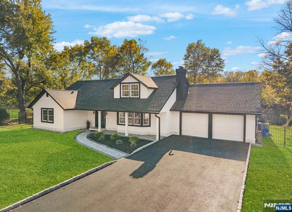 Photo of 29 Thackeray Road, Oakland, NJ 07436 (MLS # 25036233)