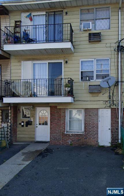 Rental Property at 33 Mulock 2, East Newark, New Jersey - Bedrooms: 2 
Bathrooms: 1 
Rooms: 4  - $1,800 MO.