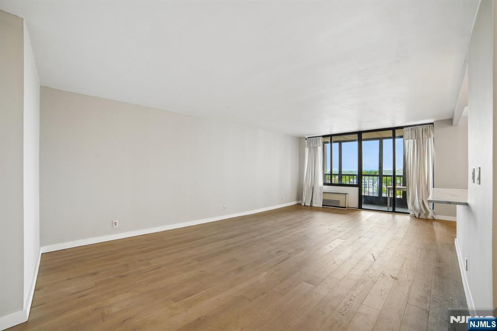 300 Winston Drive 923