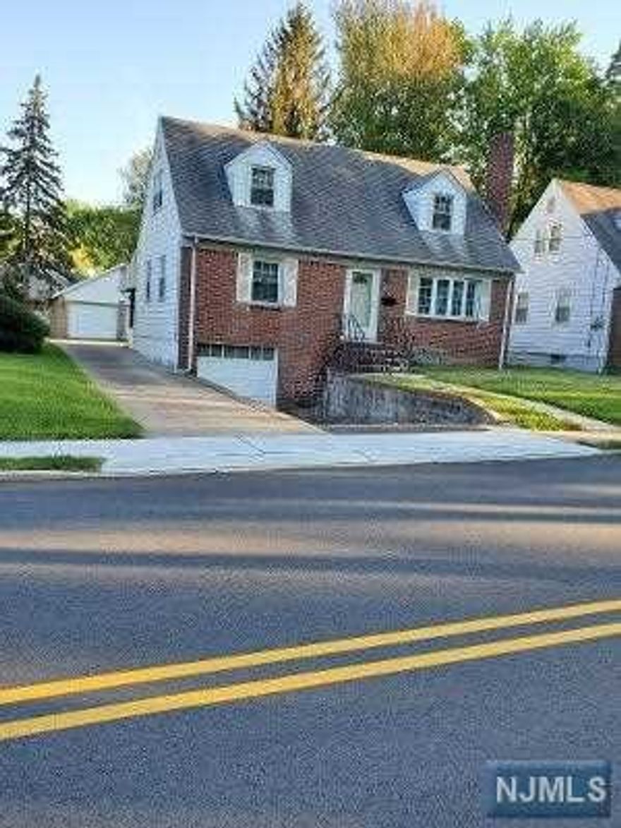 LARGE PROPERTY WITH 3 GARAGES,LARGE DRIVEWAY FOR 5 CARS,LARGE ENCLOSED PATIO.LARGE HOUSE. BRICK EXTERIOR. FIREPLACE. 4 BEDROOMS WITH 2 BATHROOMS,CLO SE TO TRANS TO NYC,SCHOOLS AND SHOPPING.