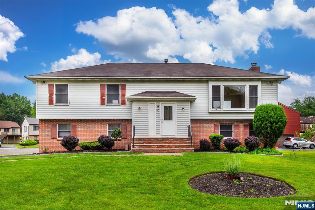 40 Virgil Road, Norwood, New Jersey - 4 Bedrooms  
3 Bathrooms  
8 Rooms - 