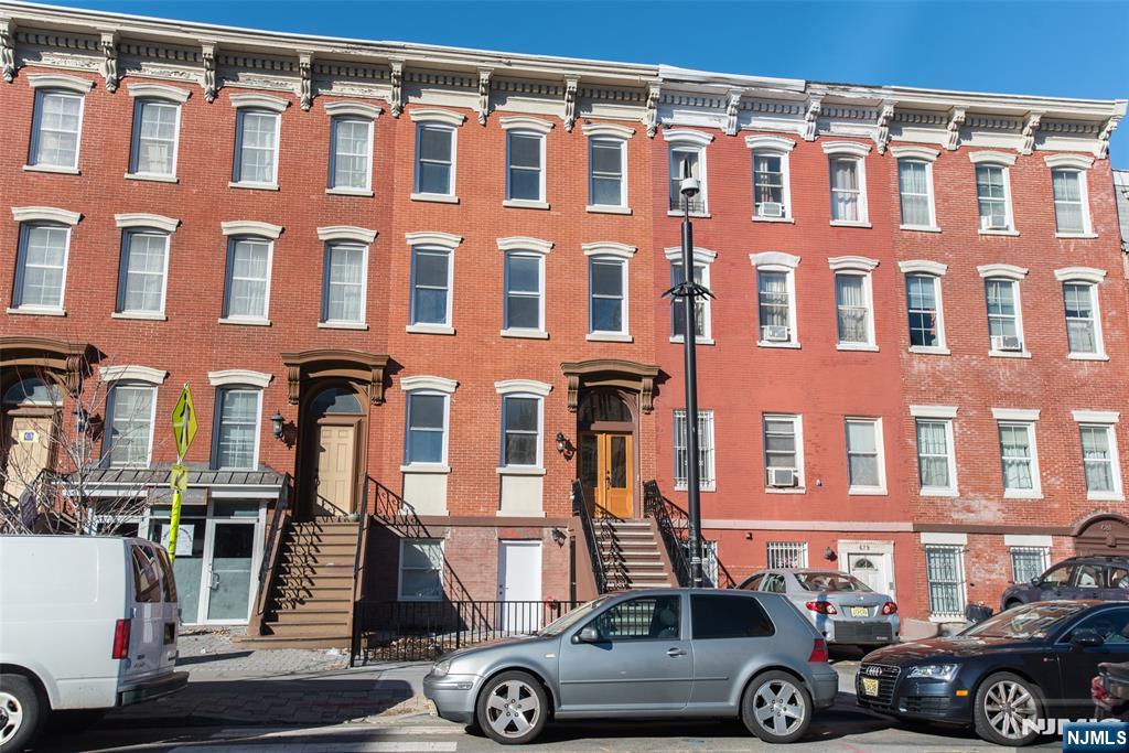 677 Bergen Avenue, Jersey City, New Jersey - 8 Bedrooms  
4 Bathrooms  
20 Rooms - 