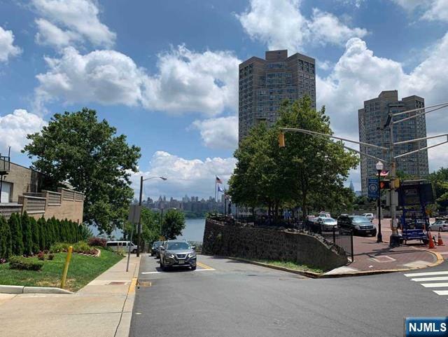7100 Boulevard East 9K