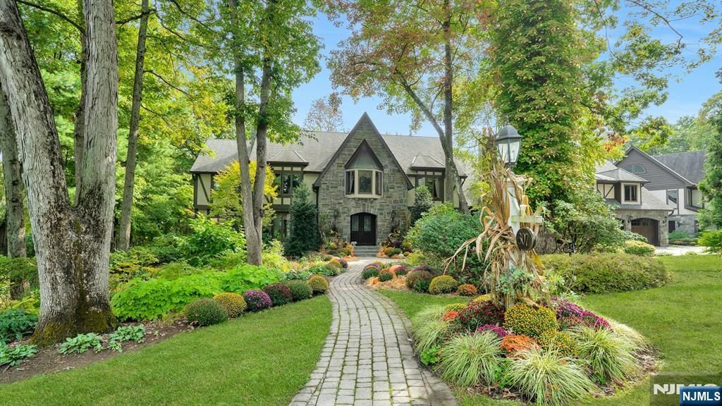 Photo of 307 Freemans Lane, Franklin Lakes, NJ 07417 (MLS # 25022755)
