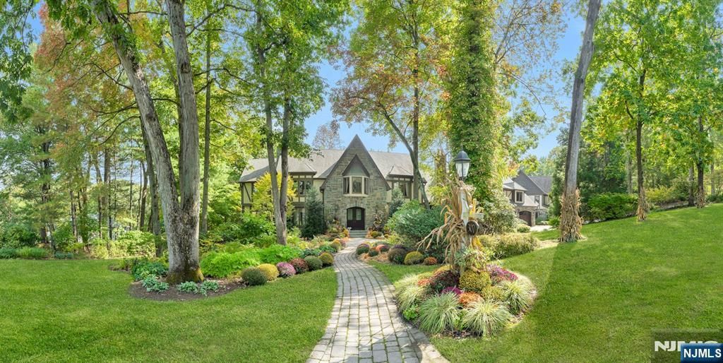 Photo of 307 Freemans Lane, Franklin Lakes, NJ 07417 (MLS # 25022755)