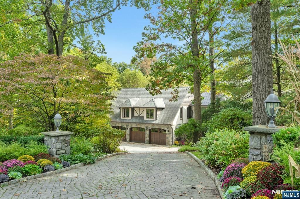 Photo of 307 Freemans Lane, Franklin Lakes, NJ 07417 (MLS # 25022755)