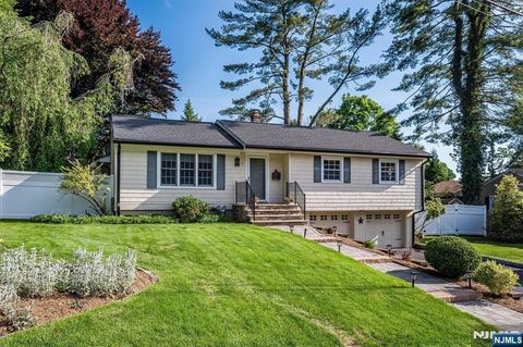 Photo of 14 Clifford Drive, Park Ridge, NJ 07656 (MLS # 26019903)
