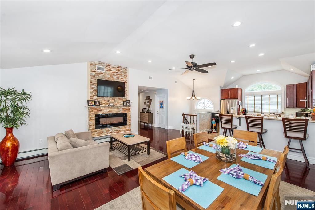 Photo of 6 Melissa Drive, Totowa, NJ 07512 (MLS # 26012996)