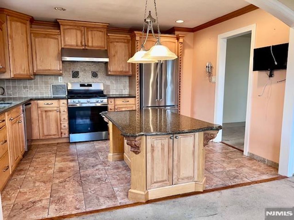 Photo of 661 Clinton Place, Ridgefield, NJ 07657 (MLS # 26009480)