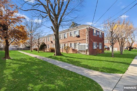 Photo of 28 Sheffield Ave #B17, Englewood, NJ 07631 (MLS # 25042270)