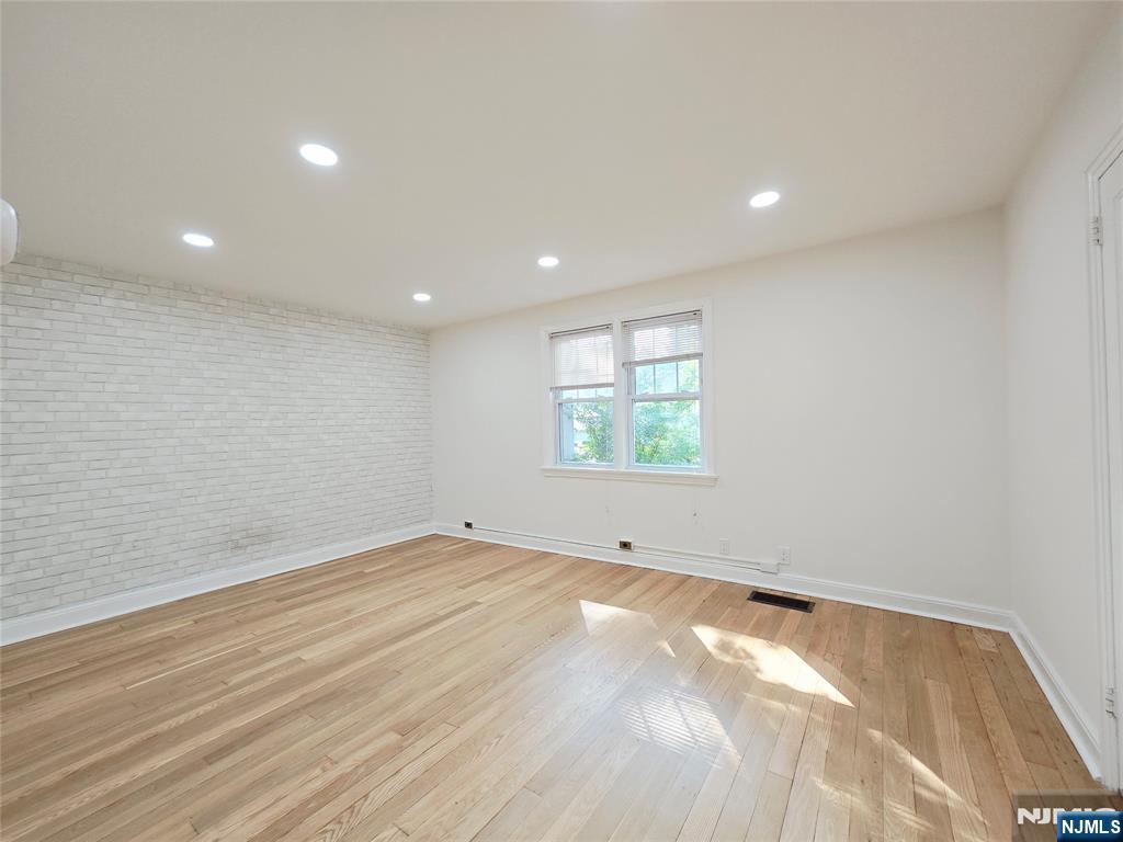 328 Shaler Boulevard 1ST FL