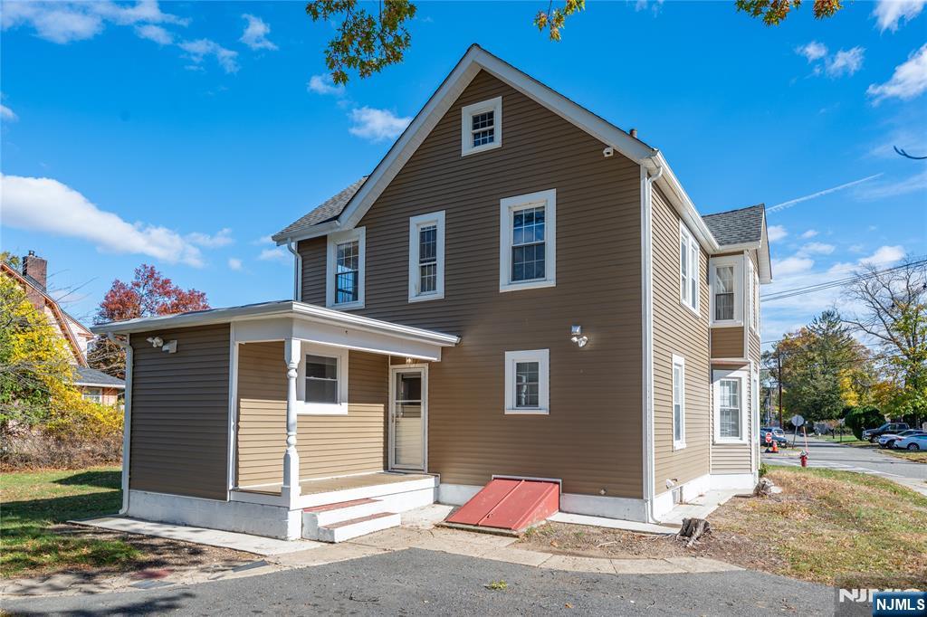 238 Van Avenue
