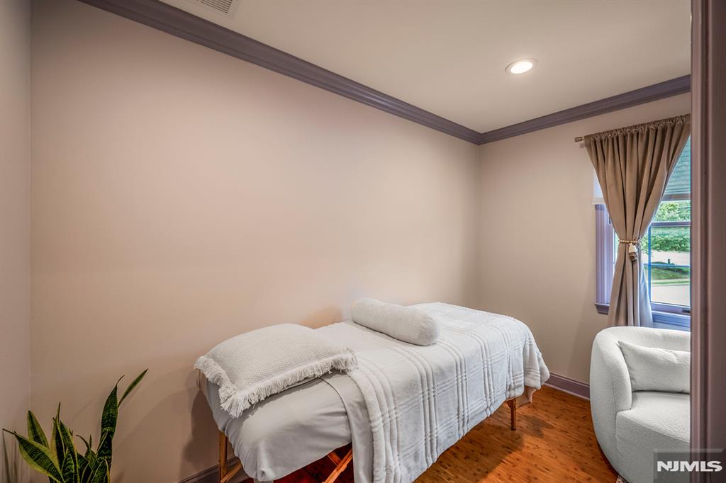 365 Franklin Avenue 201