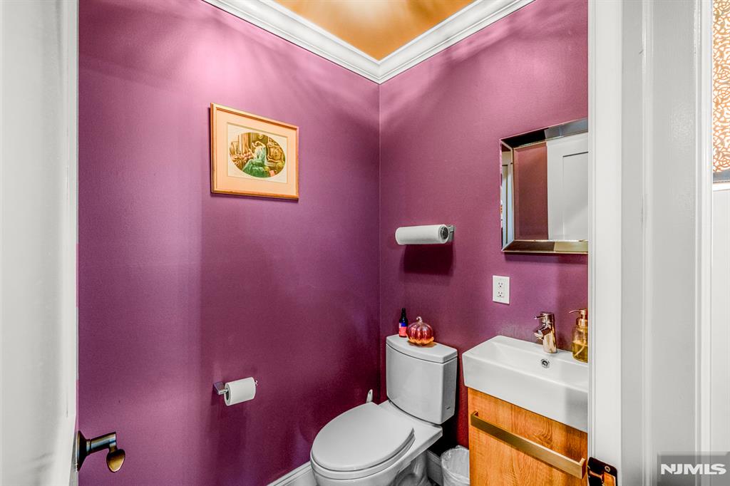 365 Franklin Avenue 201
