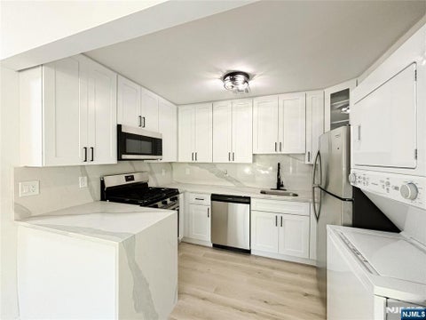 Photo of 135 Falcon Ridge Way, Hamburg, NJ 07419 (MLS # 26021652)